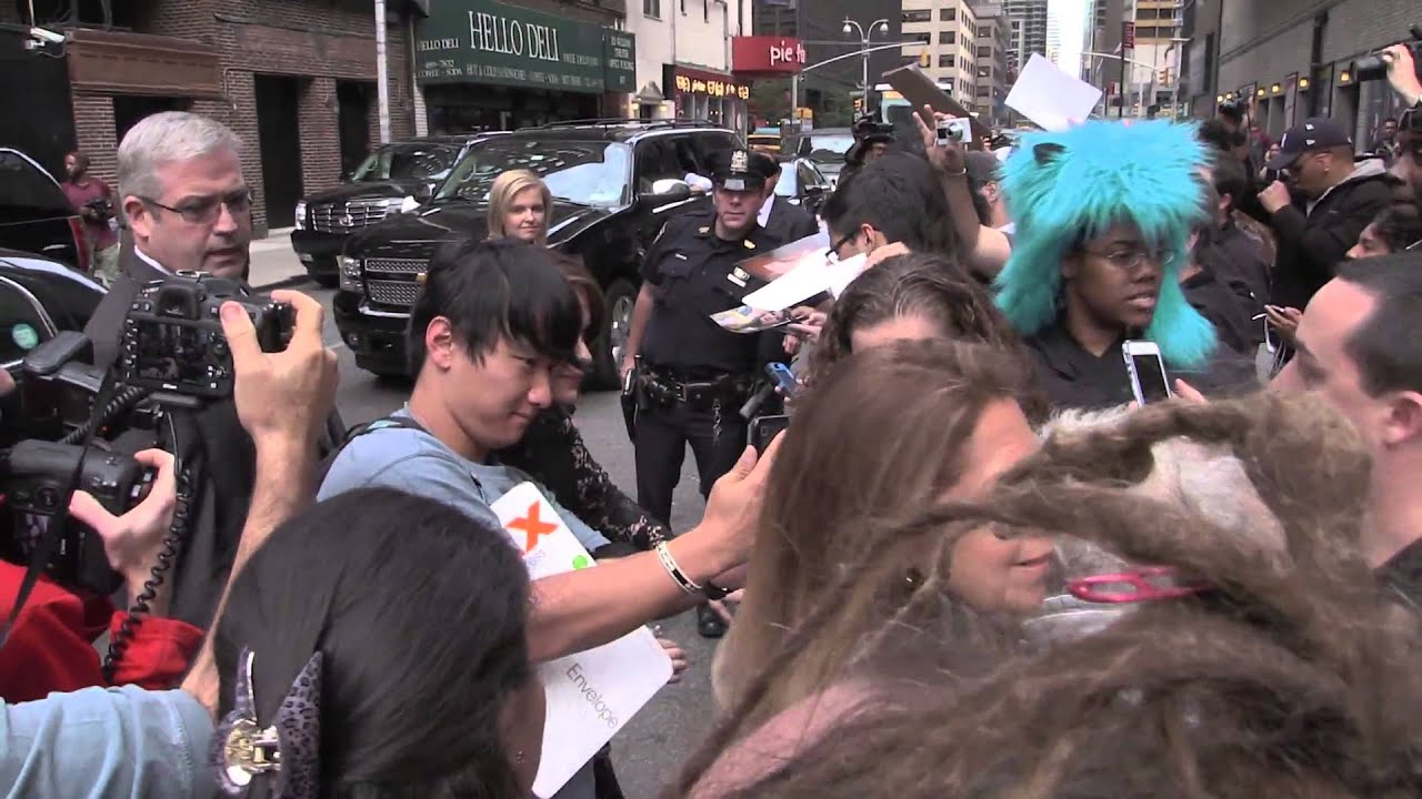 Sarah Paulson arriving at Letterman Show
