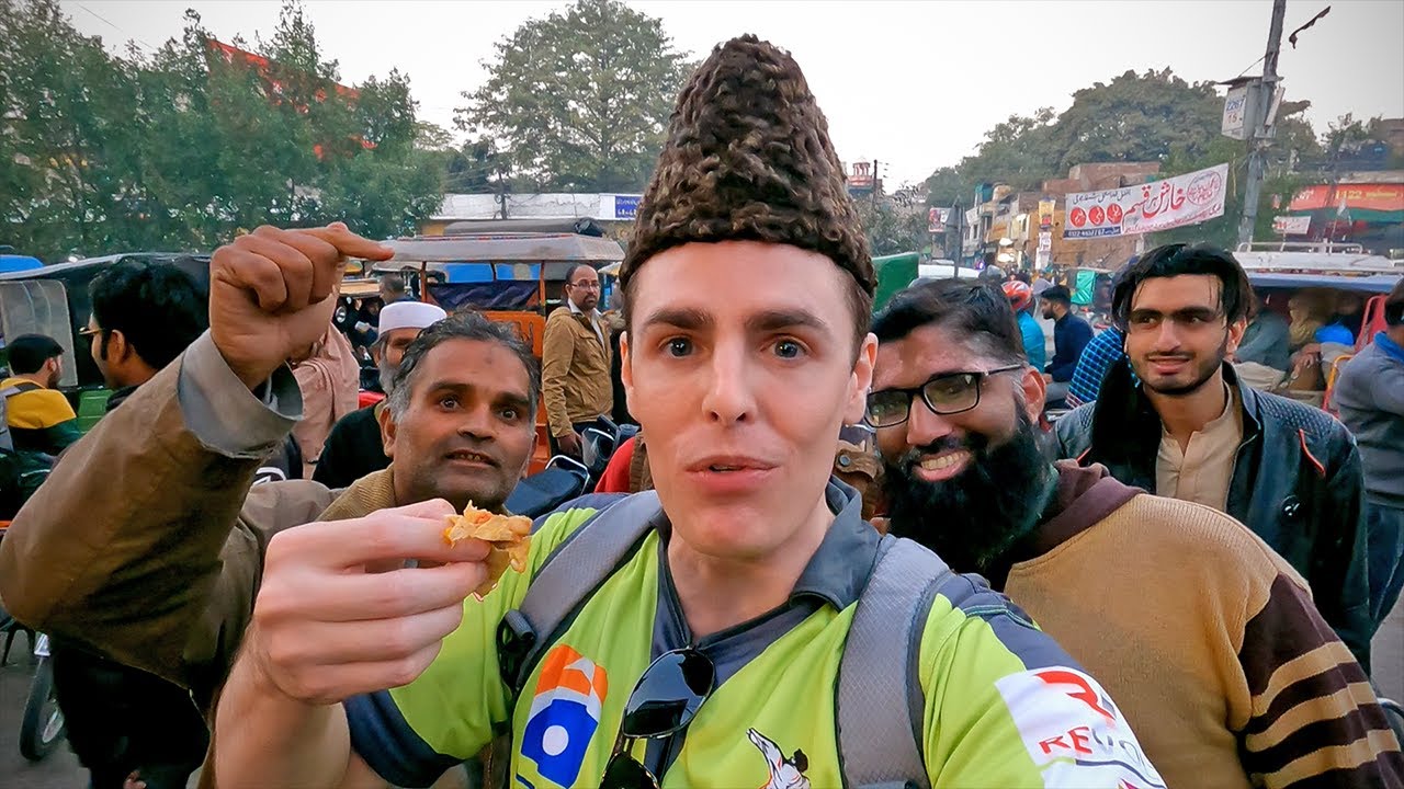 Street Food in Chaotic Old Lahore 🇵🇰