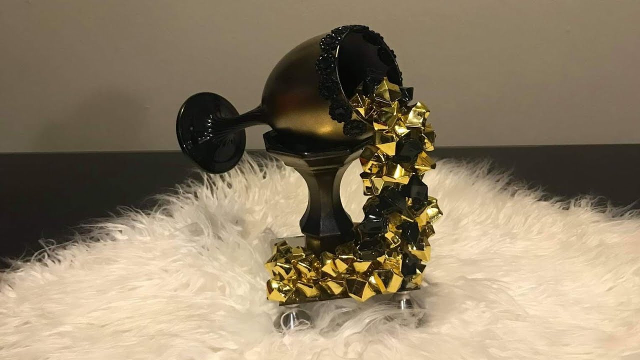 Wine Pouring Decor #Centerpiece #dollartreedecor #acrylicwinepour