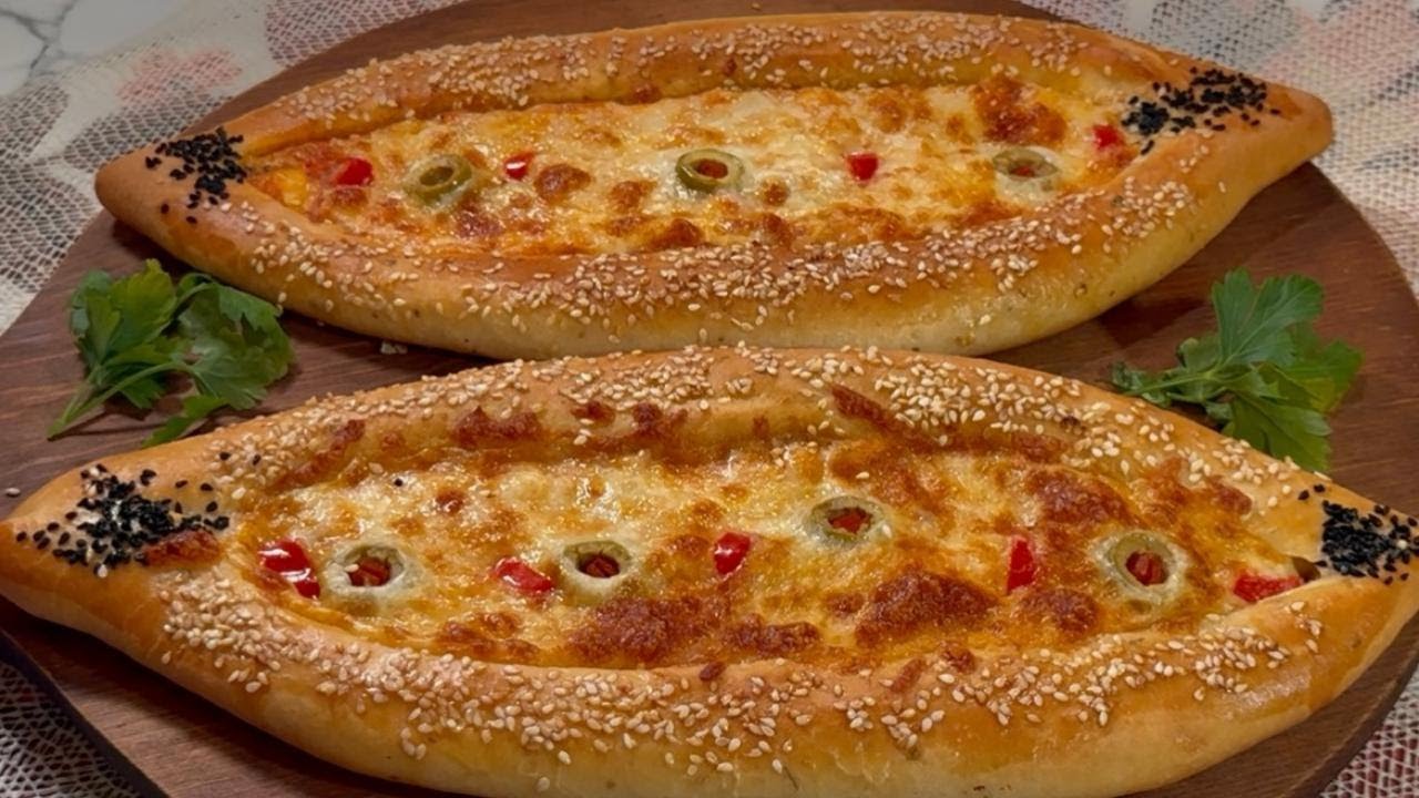 قوارب البيتزا التركية الشهية بأسهل طريقة بعجينة قطنية لكافة انواع  المخبوازات #اكسبلور #ترند #بيتزا