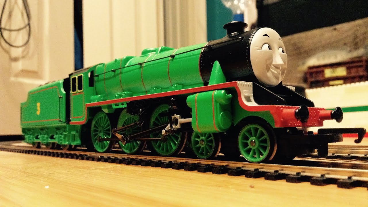 Unboxing Hornby Henry from Thomas & Friends