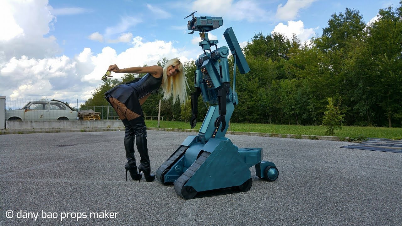 DANY BAO - johnny five tribute robot radio controlled vs Dana Labo in black boots