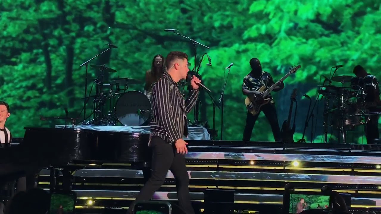 Jonas Brothers - Comeback (Hollywood Bowl 10/21)