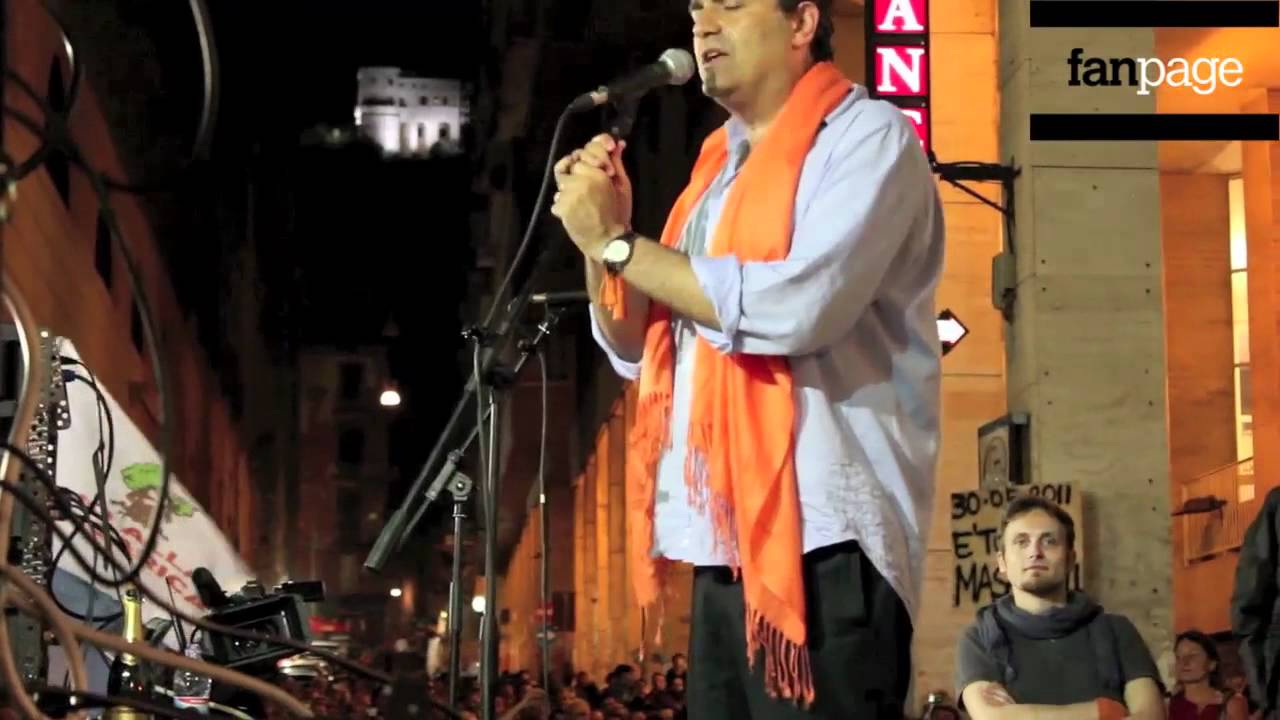 Festa in piazza del Municipio per Luigi De Magistris