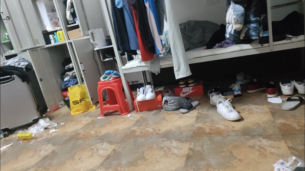 the environment of Chinese dormitory