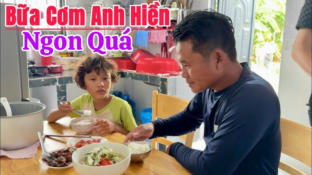 Bất ngờ gặp anh Hiền “Gà Trống Nuôi Con “ VÀO BẾP nấu ăn khiến người xem ngỡ ngàng