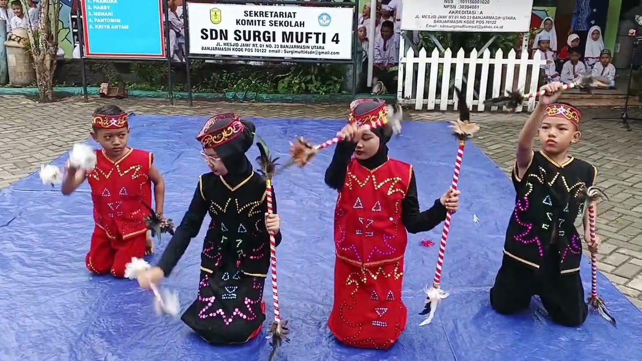 Tari Giring Giring kelas 3 saat kegiatan Jumat Jumat Tampil Bakat Jumat, 24 Oktober 2025 