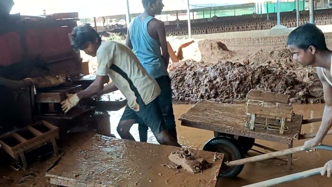 செங்கல் அடிக்கும் ஹைடெக் மெஷின் ஒரு மணி நேரத்துக்கு 2000 கல் அடிக்கலாம்  CALL📞9363534400