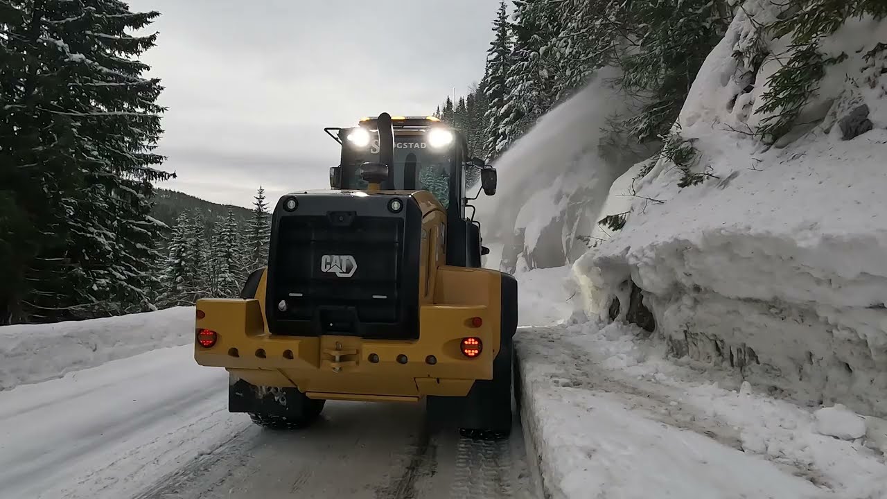 Snøfresing i Åmot i Vinje | Cat® 938M hos S. Høgstad Maskinentreprenør