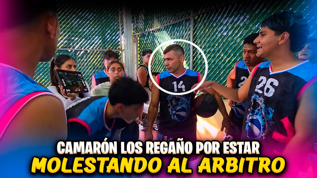 El 4K va 6 puntos abajo y Camarón reunió al equipo. Las bichas estan molestando al arbitro.