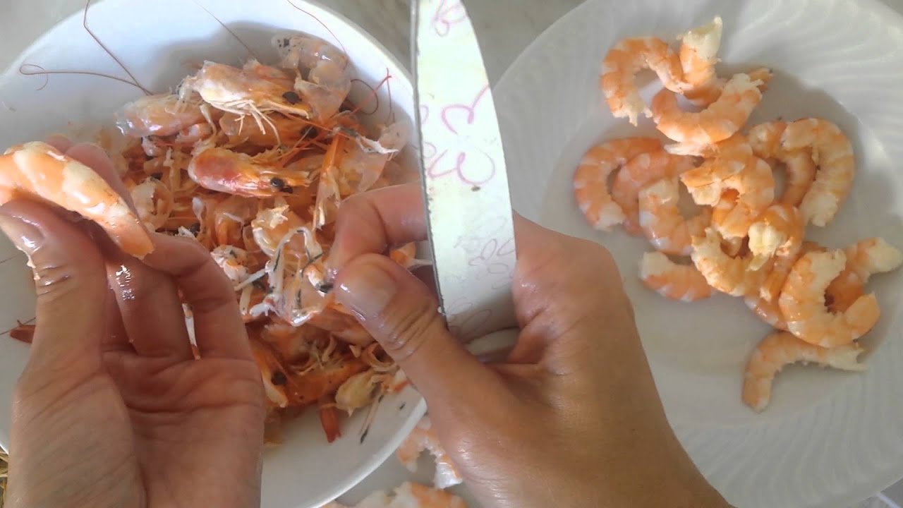 Jak usunąć jelito z krewetki?