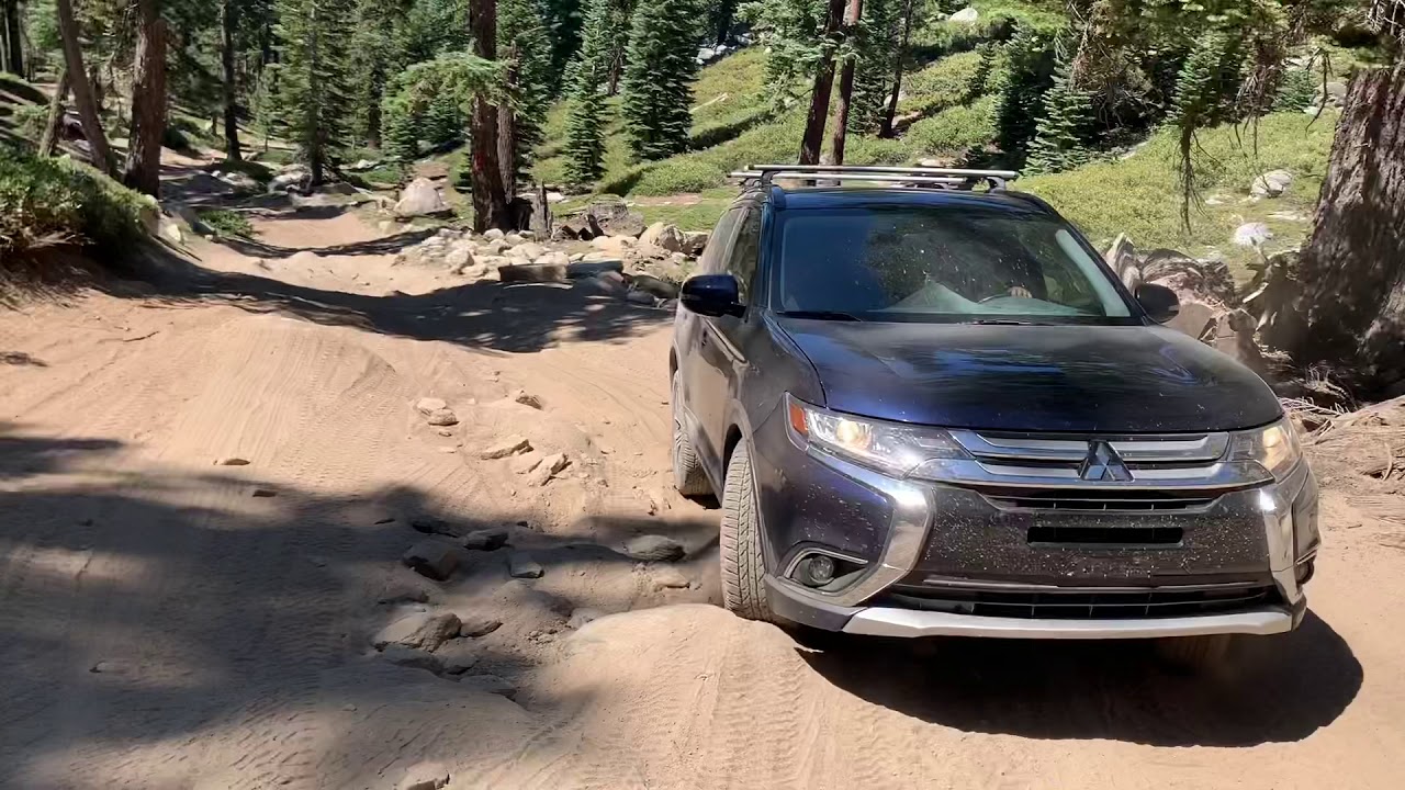 Mitsubishi Outlander off road