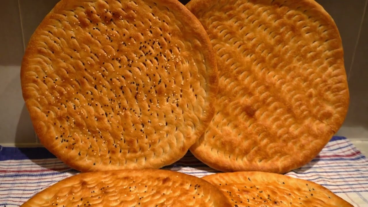 Afghani Roghani Bread in Oven (Tikki)  تیکی وطنی یا نان روغنی در داش