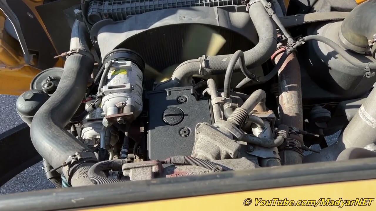 Mercedes-Benz OM906LA runnig engine