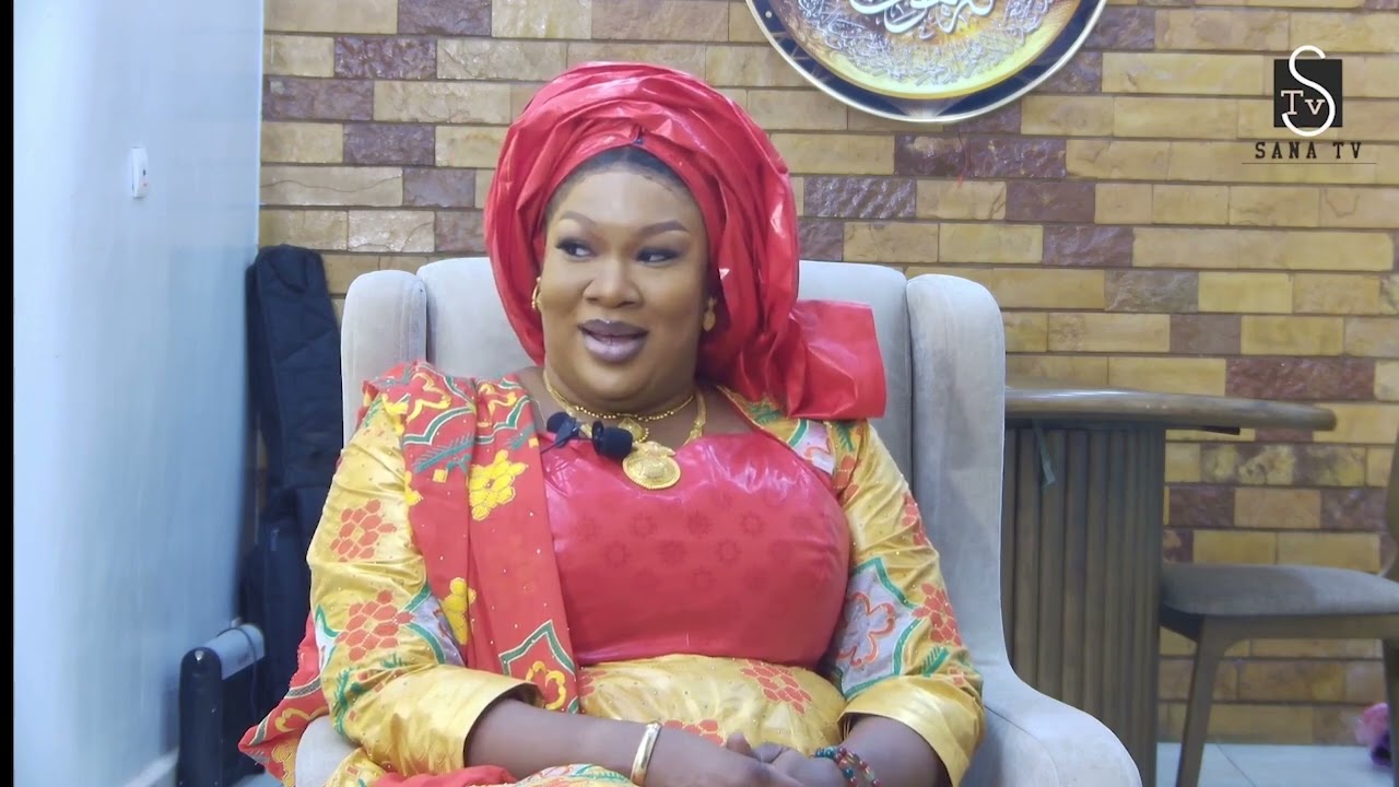 Fatim Diabate sur trone d'artiste