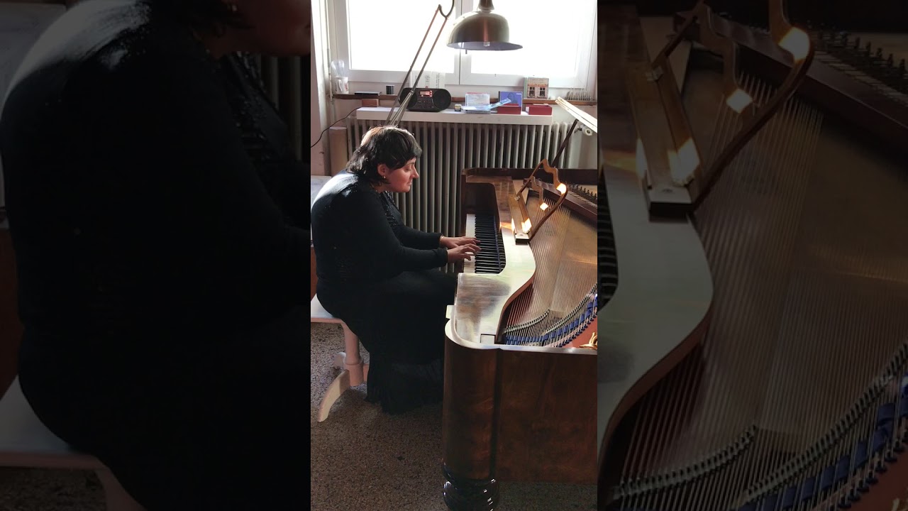 Dominika spielt das Tafelklavier Boisselot & Fils