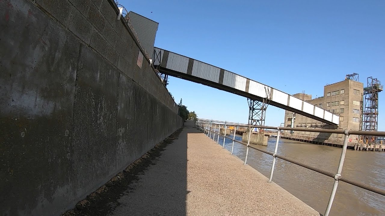023 🚲 Cycling from Erith to Woolwich on NCN1 The Thames Path