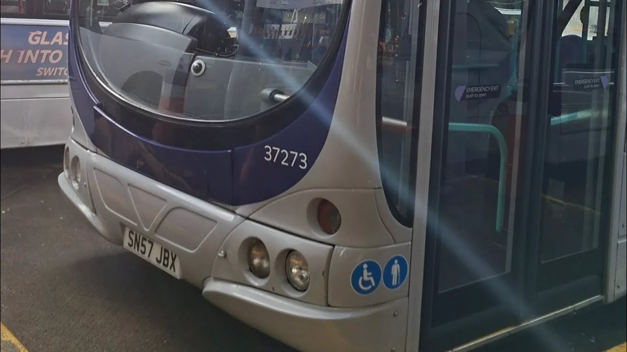 (FGLA) First bus Volvo B9s Wright Eclipse gemini Entering the final moments) 267 Glasgow - Hamilton 