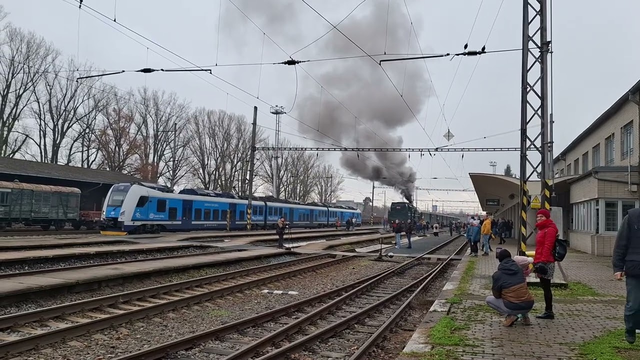 Odjezd parního vlaku