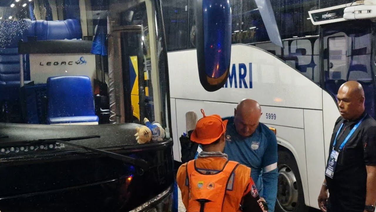 KEPULANGAN BUS PERSIB DARI STADION GBLA SETELAH MENANG LAWAN PERSITA