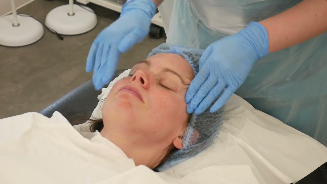 Dermaplaning Training At The Cosmetic College