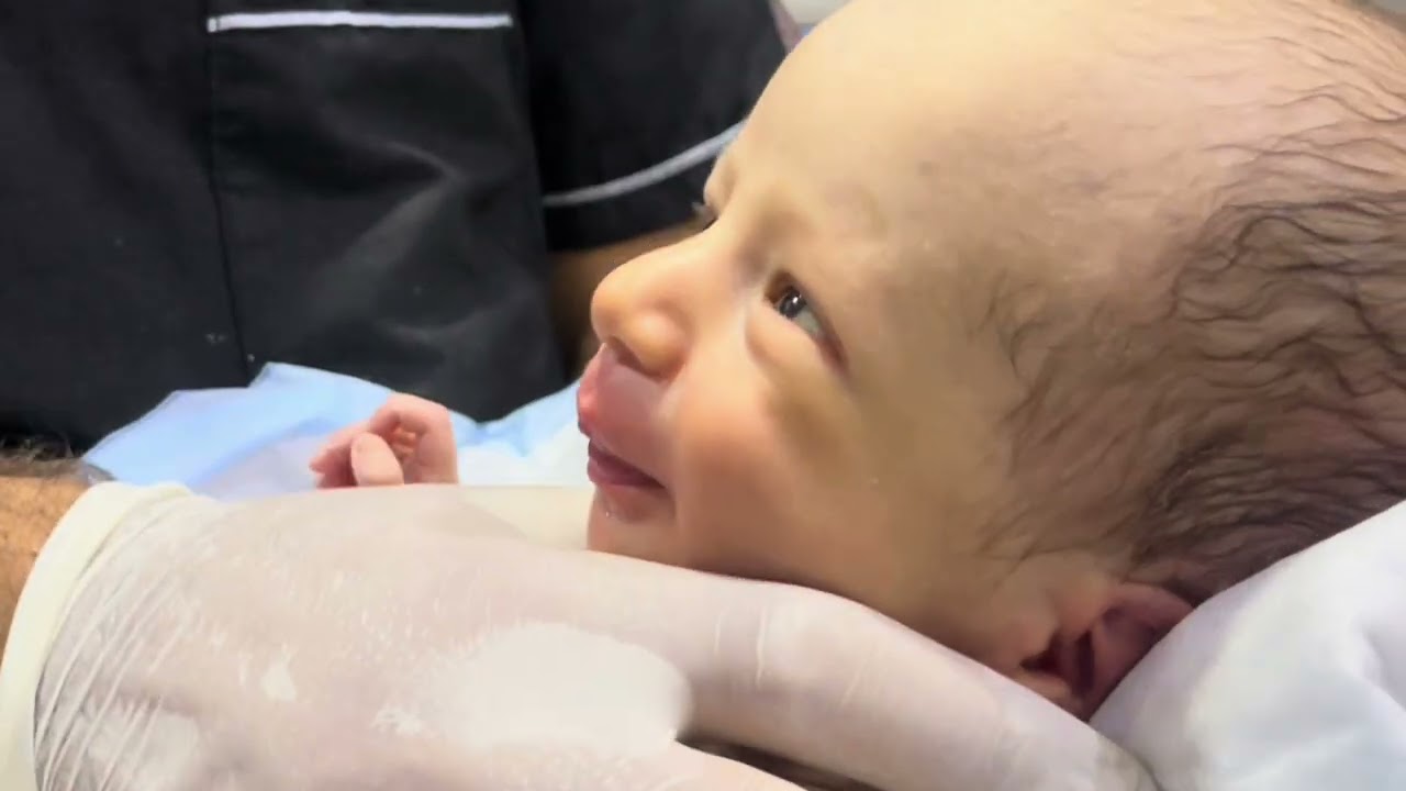 Cute Smart Little Baby Feeding | Gentle & Happy Moments 🍼👶 #BabyFeeding #CuteBaby