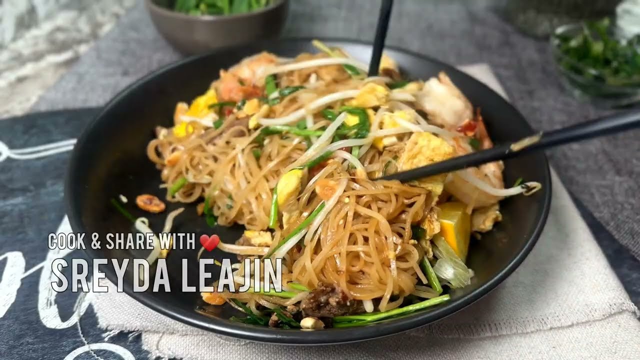 Stir Fried Rice Noodles - Kathiew Cha