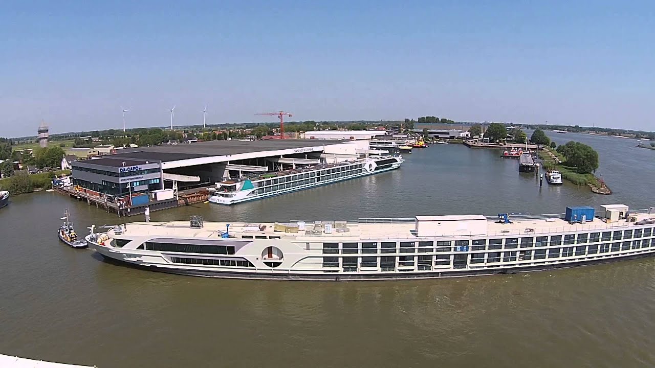 MS Grace arriving in Hardinxveld.
