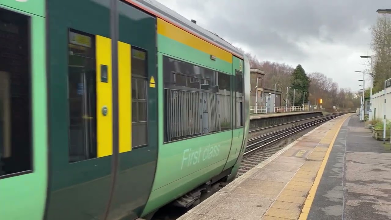 377 409 at Merstham