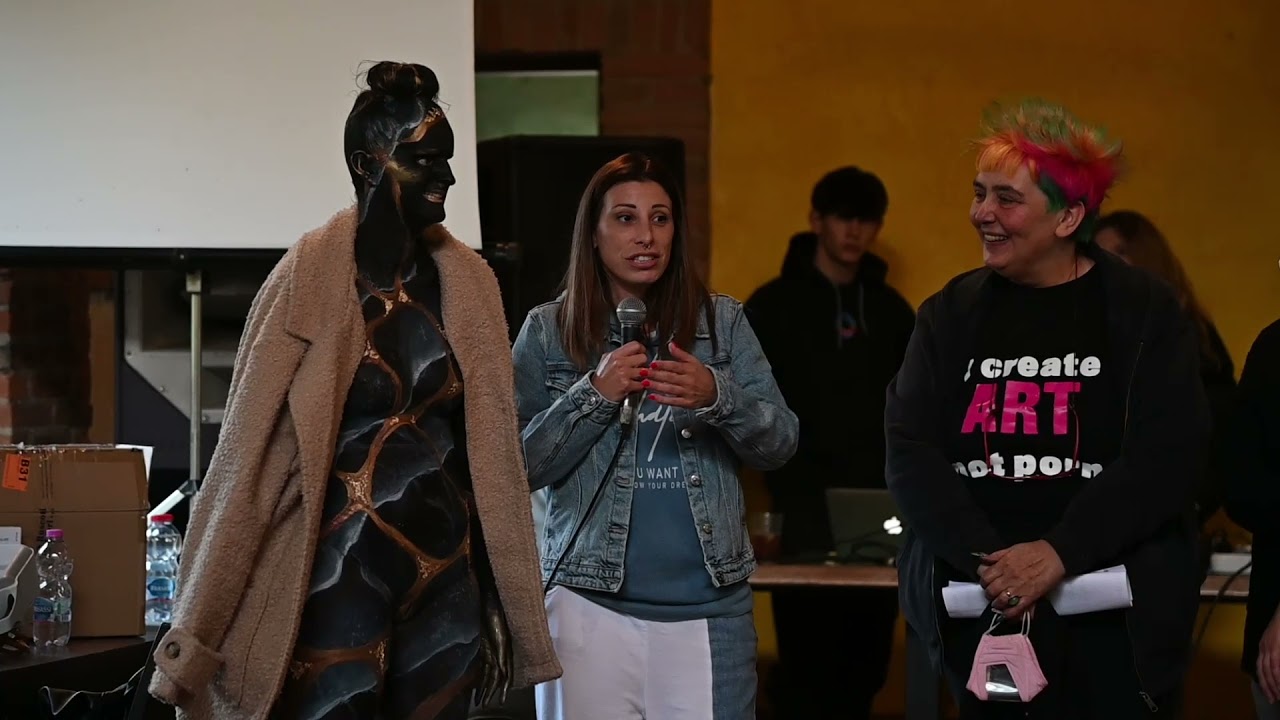 Perfomance della bodypainter Ottorina Danese, assistenza di Sivlia Gozzi e  modella Elena Travaini