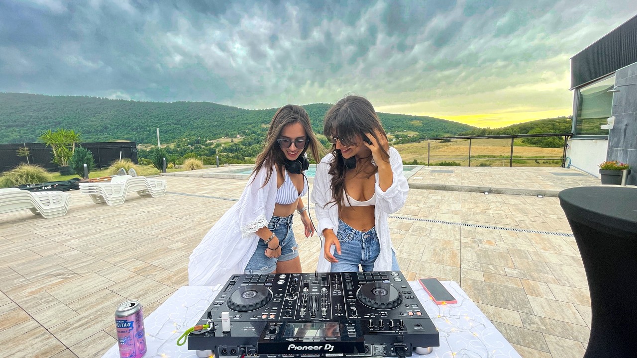 Nu Disco & Funky House Grooves For A Pool Party | Pretzel b2b Ivana Stjepanovic