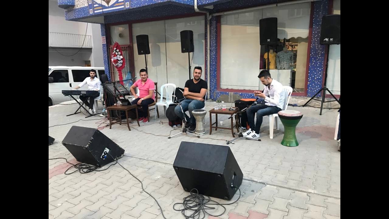Ali Manaz-Ankara Ağlar&Hem Delisin Hem Hanım.deck2017