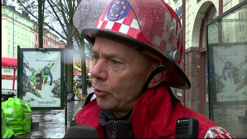 Våldsam brand i Stockholm - nio till sjukhus - Nyheterna (TV4)