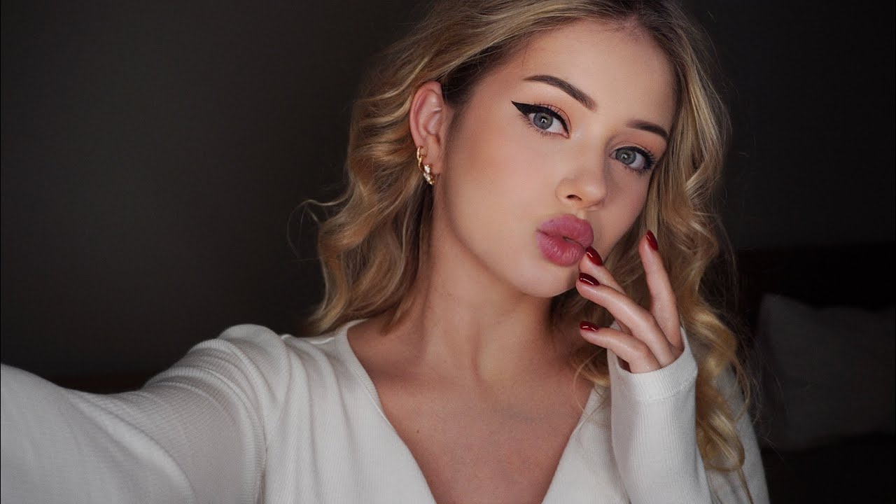 YOUR GIRLFRIEND RELAXES YOU AFTER A HARD DAY AT WORK ❤️ asmr, role play, personal attention