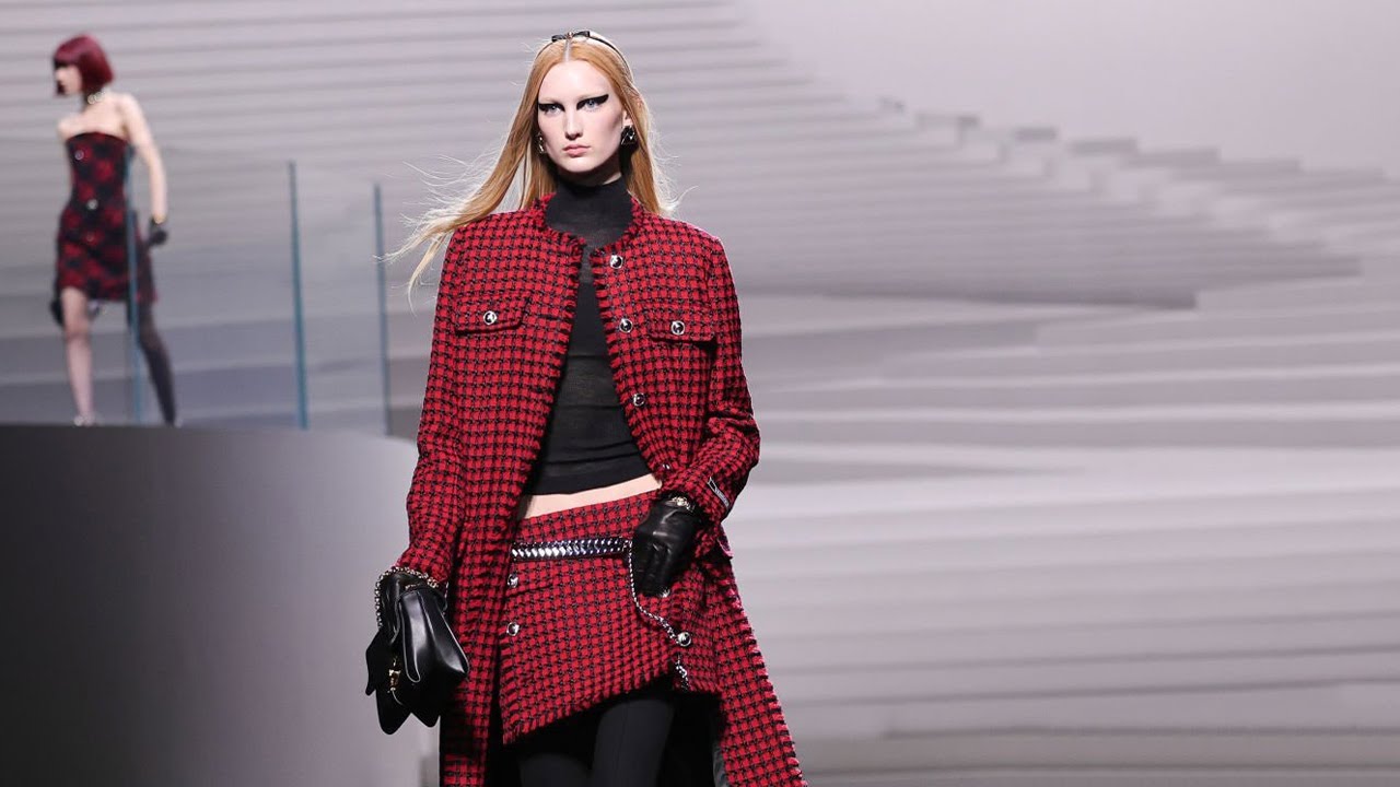 Versace | Fall Winter 2024/2025 | Milan Fashion Week