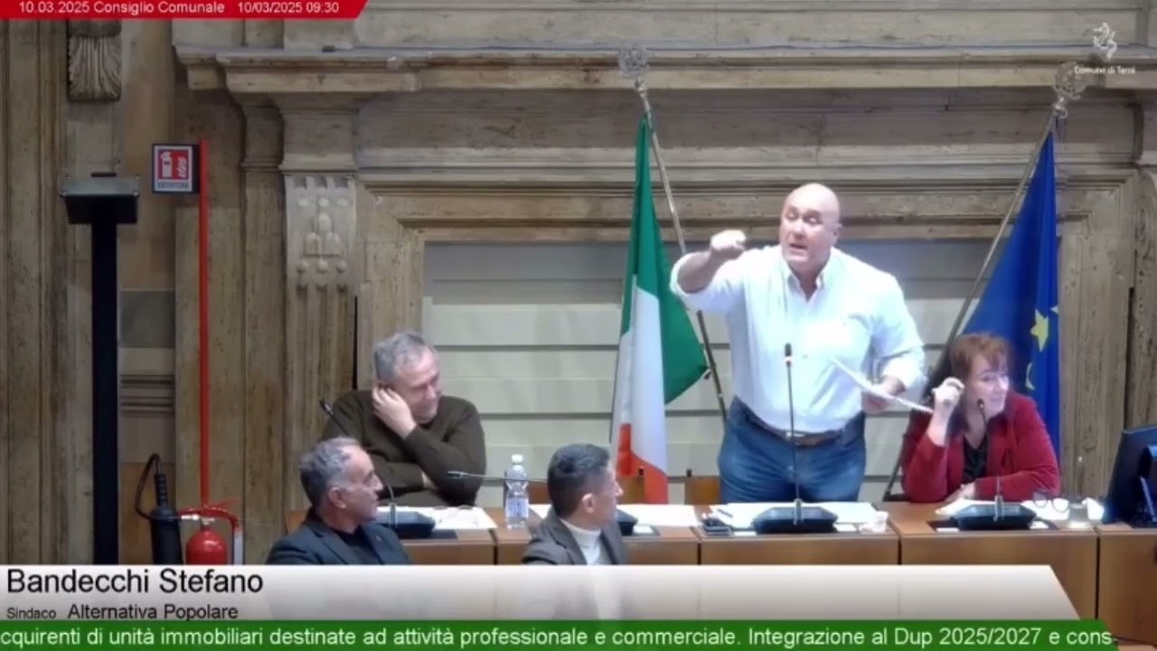 Terni, Bandecchi rialza i toni in consiglio: «Fate i maestri con me? Datevi una calmata»