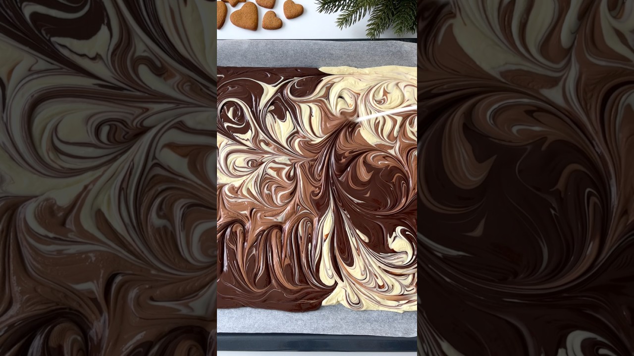 Triple Chocolate Bark🤩 A fun DIY gift idea😋 #christmas #easyrecipes #easydessert