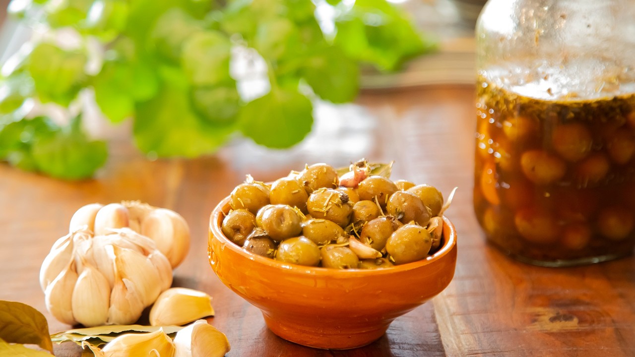 El SECRETO del ALIÑO DELICIOSO para ACEITUNAS ¡No has probado nada igual!