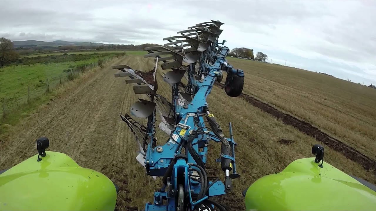 Claas 810 Axion with Lemken 6 furrow plough at Kirriemuir 2015.