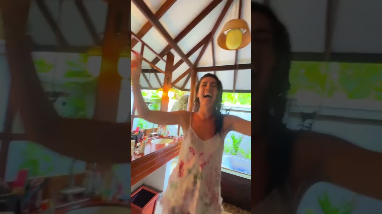 Albanian music in Maldives 😜 #fun #singing #enxhinasufi #albaniasong #albanianmusic #singer