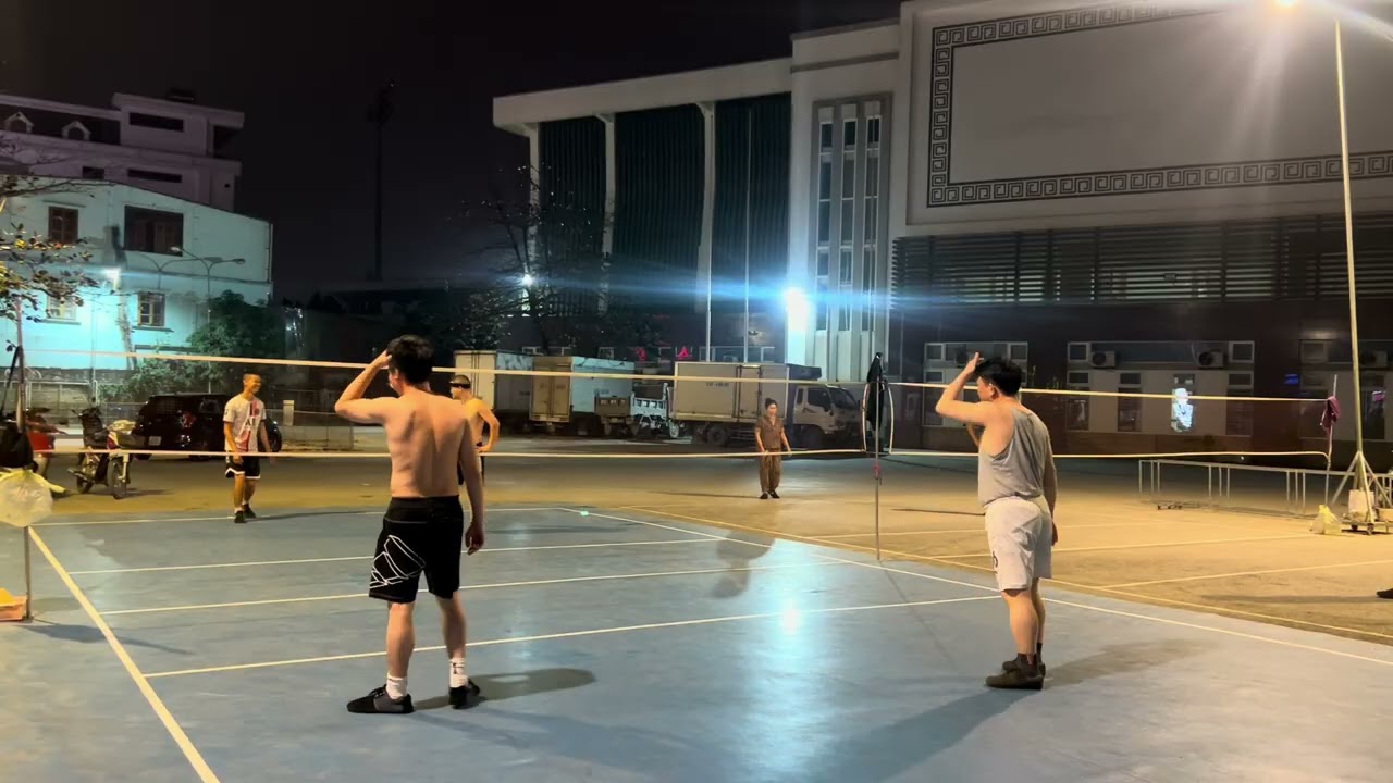Đá cầu phủi/ hùng cường & quân 8