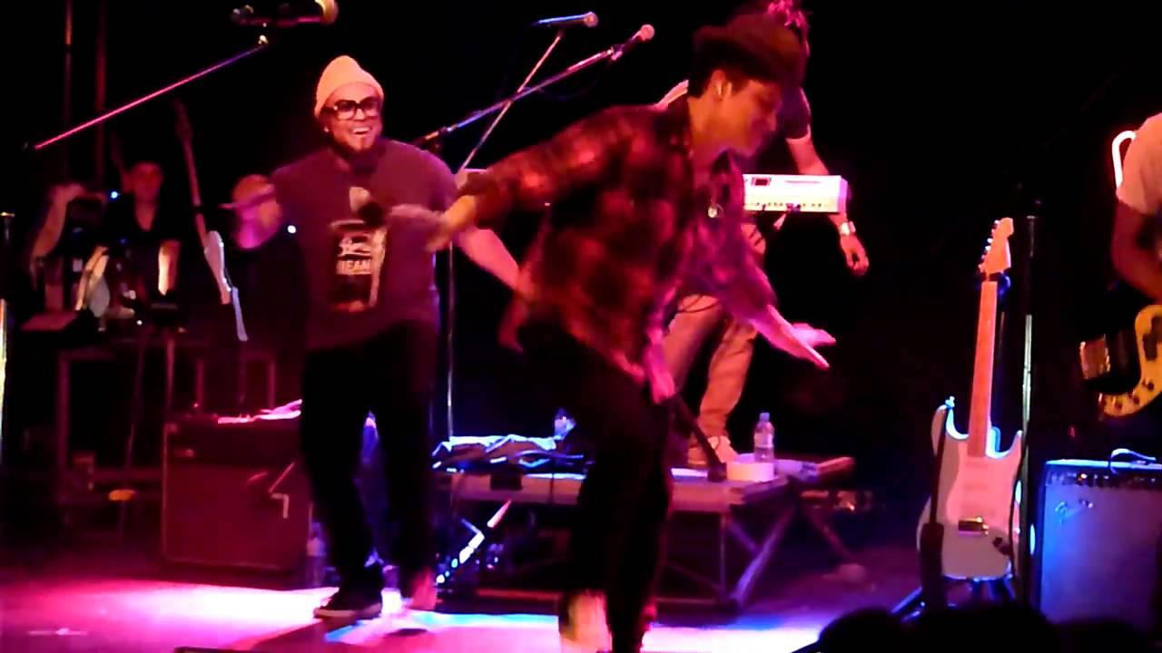 Bruno Mars - Runaway Baby, live (Stuttgart 07.03.11)