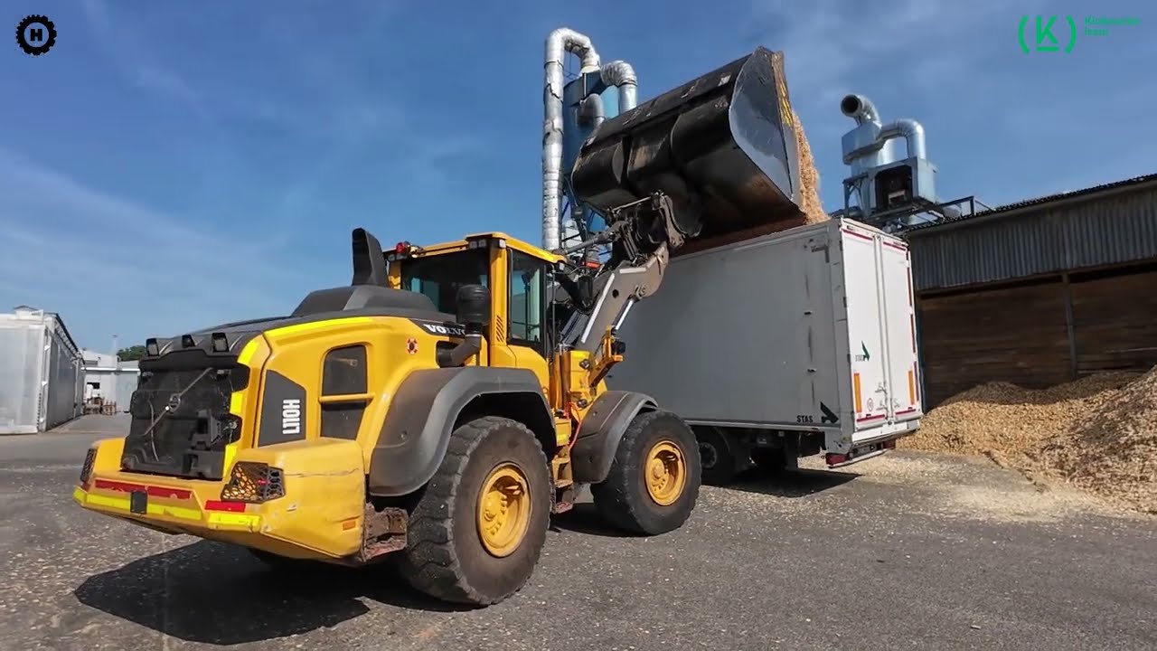Лесной погрузчик Volvo L110H на большой пиле