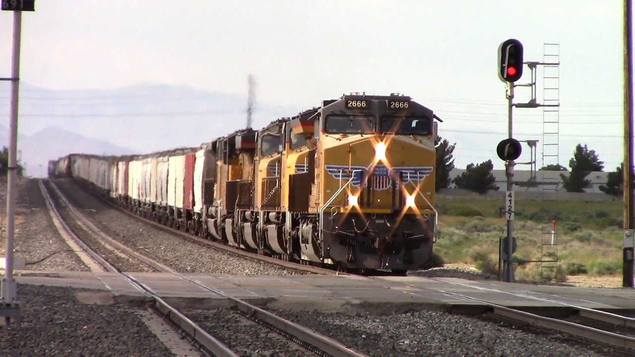 Trains In Palmdale CA (5/11/19) FT UP 2010!
