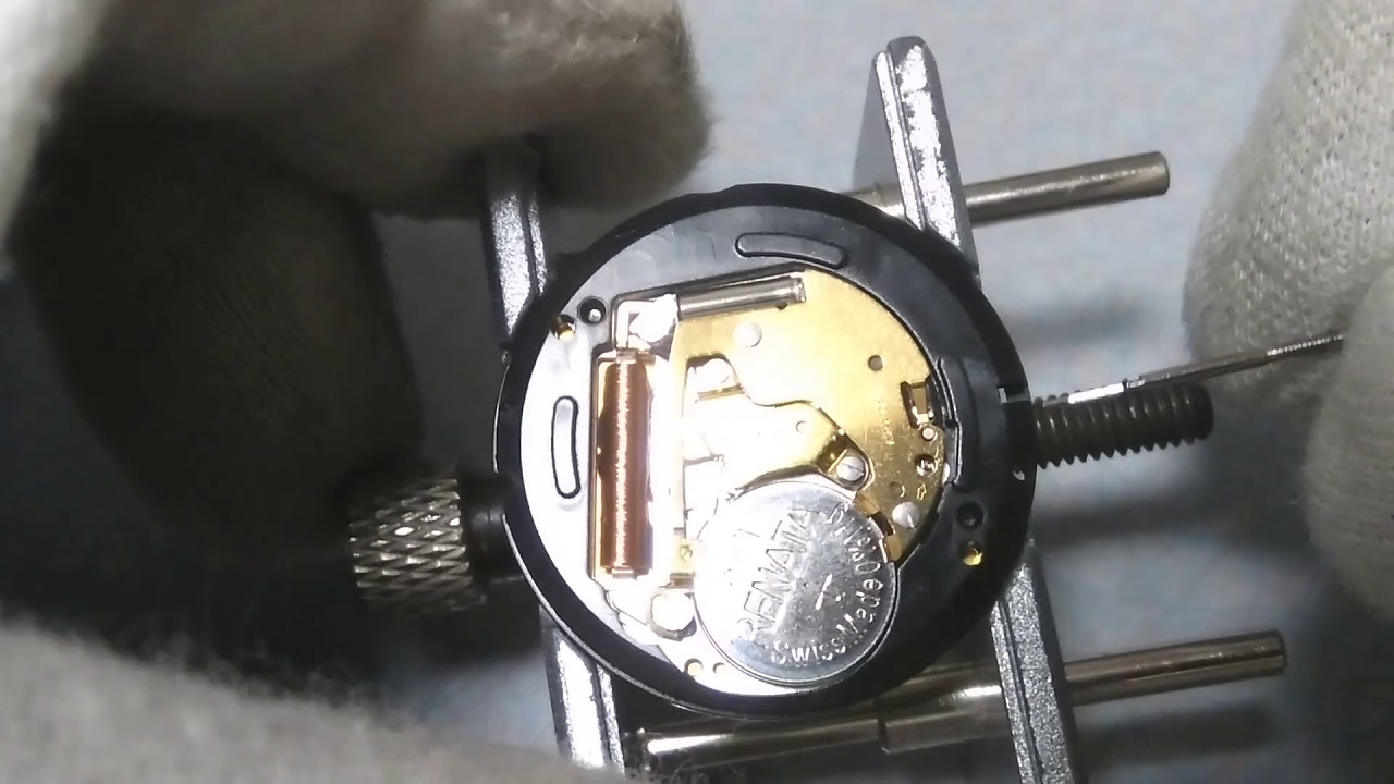 ronda製クオーツのリューズ、巻芯の取外し、脱着