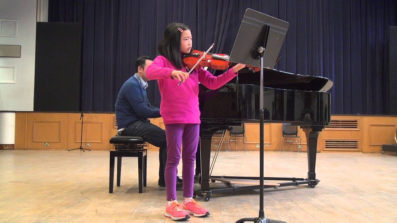 Tamra Chan performs Violin - Schumann Zart und Austrick