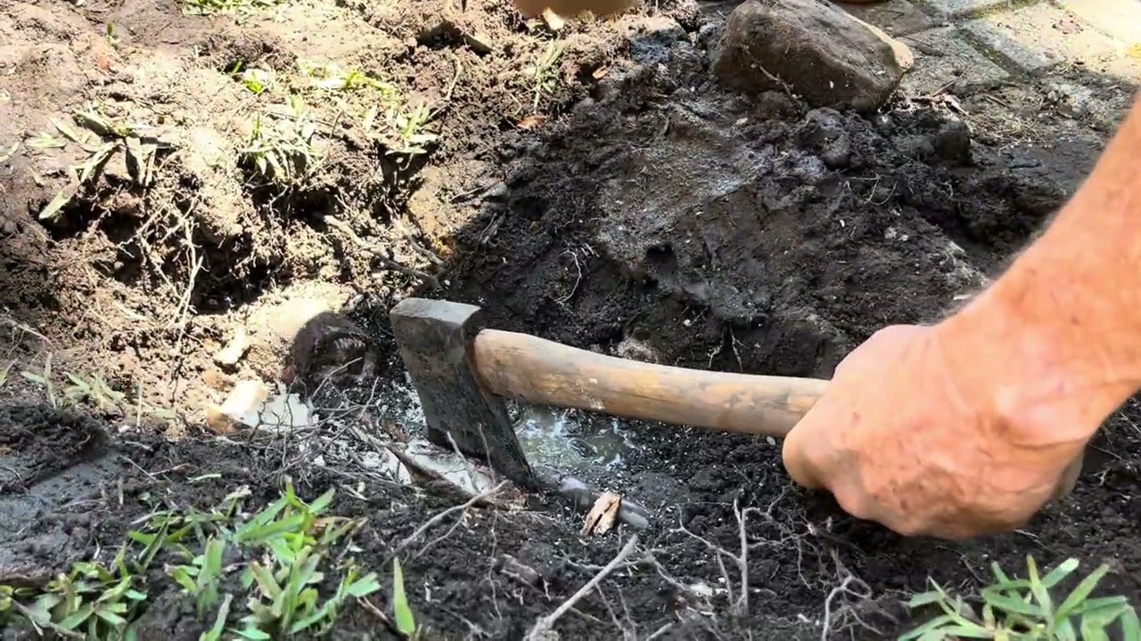 Leaking pipe - 4 Dec 25
