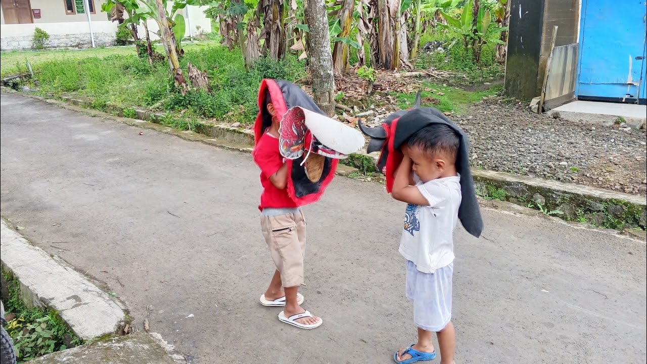Di kejar kejar sama barongan kakang masuk rumah