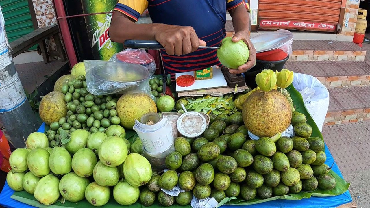 Tasty Masala Pyara Makha! Garden Fresh Healthy Street food in Bangladesh