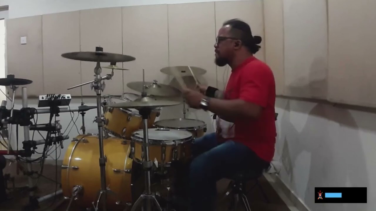 KYLIE MINOGUE - LOVE AT FIRST SIGHT (cover by Awank)